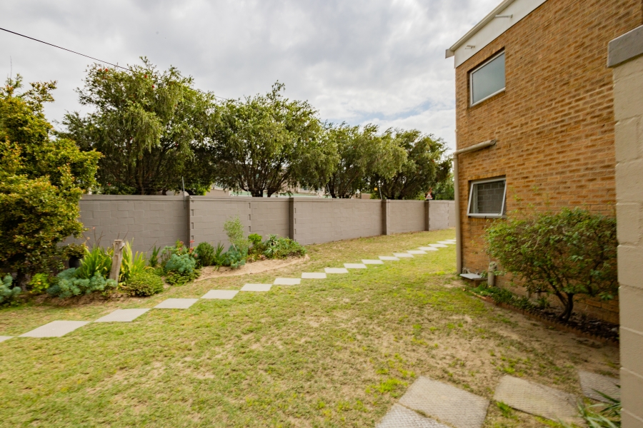 1 Bedroom Property for Sale in Oakglen Western Cape